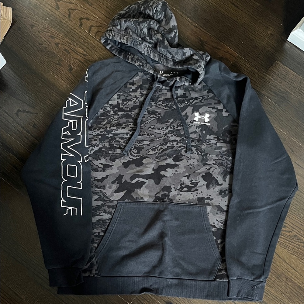 Under Armour Men's Black and Gray Camo Hoodie